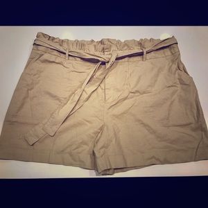 🧡🌟HOST PICK🌟💛Ruffled Khaki Shorts